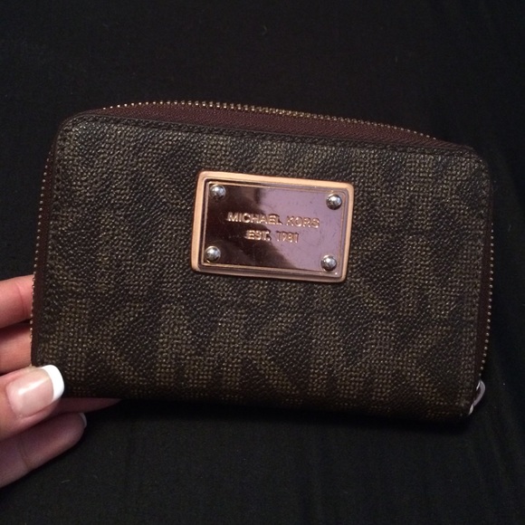 Michael Kors iPhone Zippy ✨PRICE REDUCTION✨