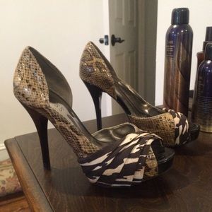 Guess heels size 7, in excellent condition.