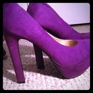 Purple pumps