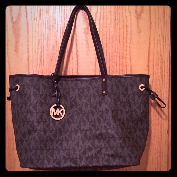 MICHAEL KORS
JET SET TRAVEL REVERSIBLE LOGO TOTE
