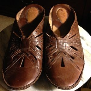 Clarks slip on brown clogs