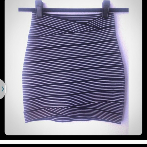 BCBG Tulip bandage skirt (Black and white stripes)