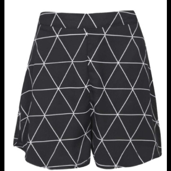 GRID PRINT CHIFFON SKATER SHORT - Picture 3 of 4
