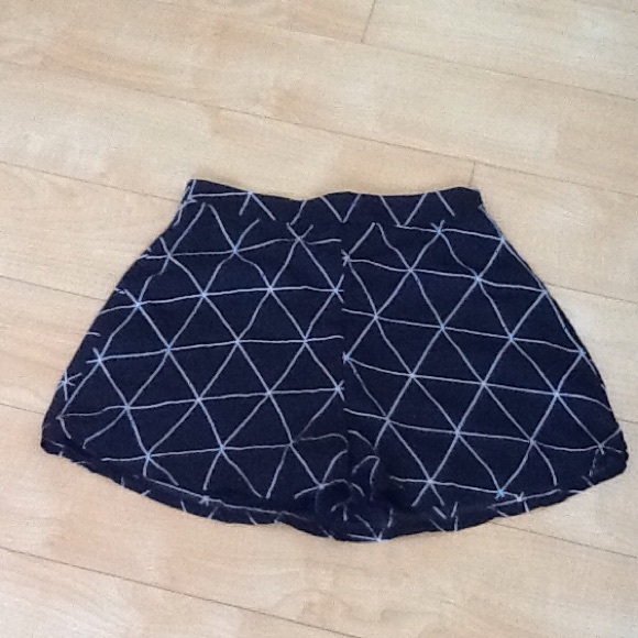 GRID PRINT CHIFFON SKATER SHORT - Picture 4 of 4
