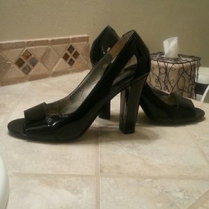 Black peep toe pumps