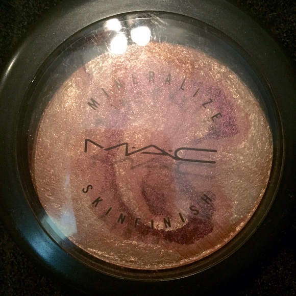 MAC Cosmetics Mineralize Skinfinish- "Earthshine"