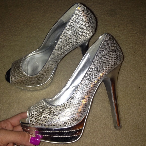 Silver sequin heels! - Picture 1 of 1