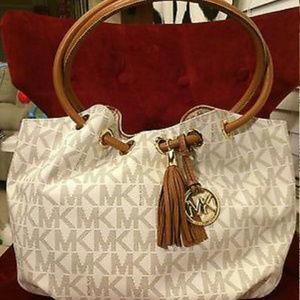 NWT MICHAEL KORS MEDIUM EAST/WEST RING TOT