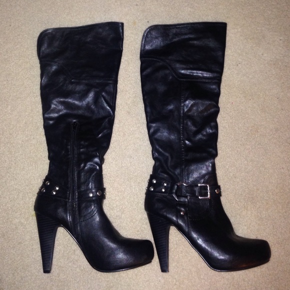 Knee high boots - Picture 1 of 3