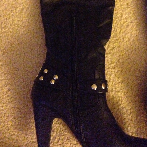 Knee high boots - Picture 3 of 3