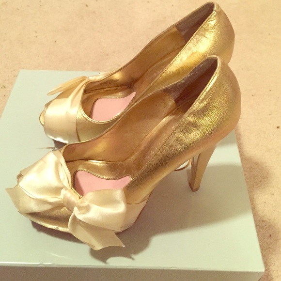 🎀 Paris Hilton Pumps