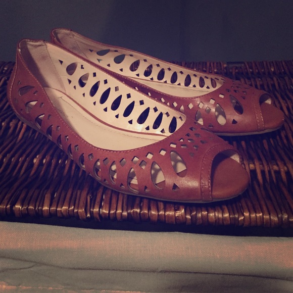 BCBG open toe flats!