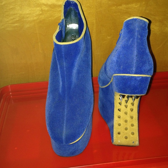 Royal blue spiked heel