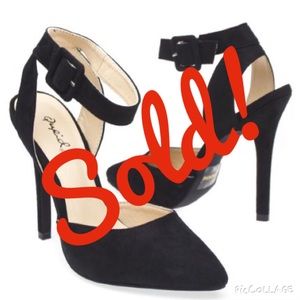 Black faux suede pump