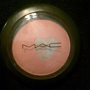 MAC Cosmetics Mineralize Blush in "Miss Behave"