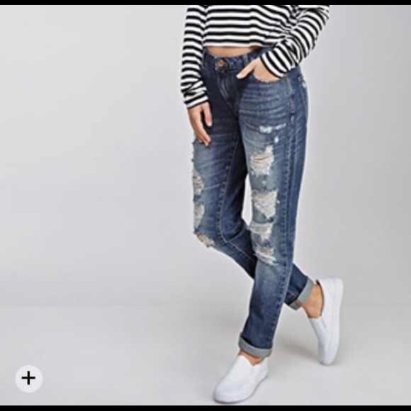Distressed Boyfriend Jeans.