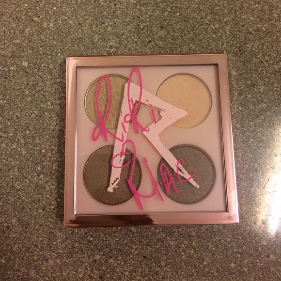 MAC Rihanna eyeshadow palette