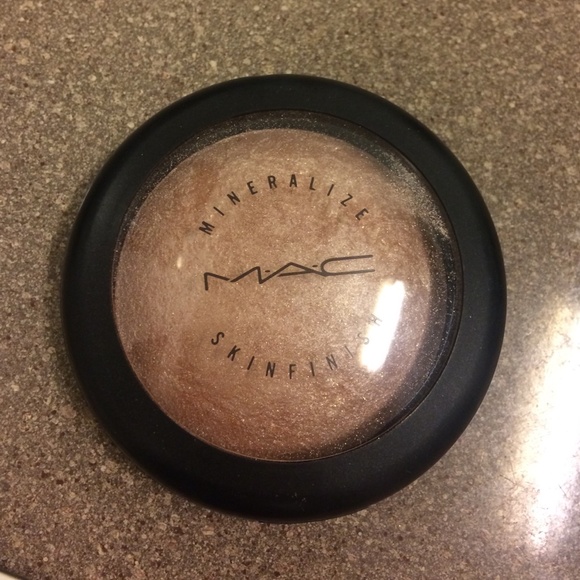 MAC mineralized skin finish