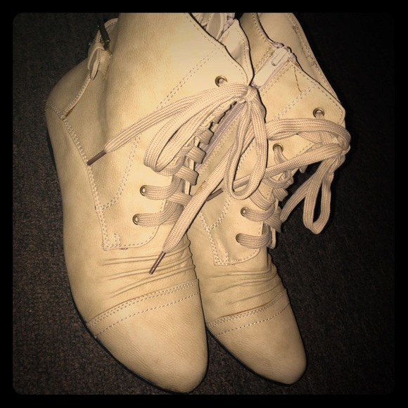 Beige boots