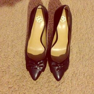 Black bow heels