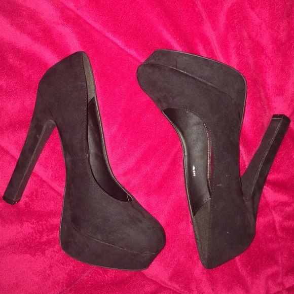 Black Suede Pumps