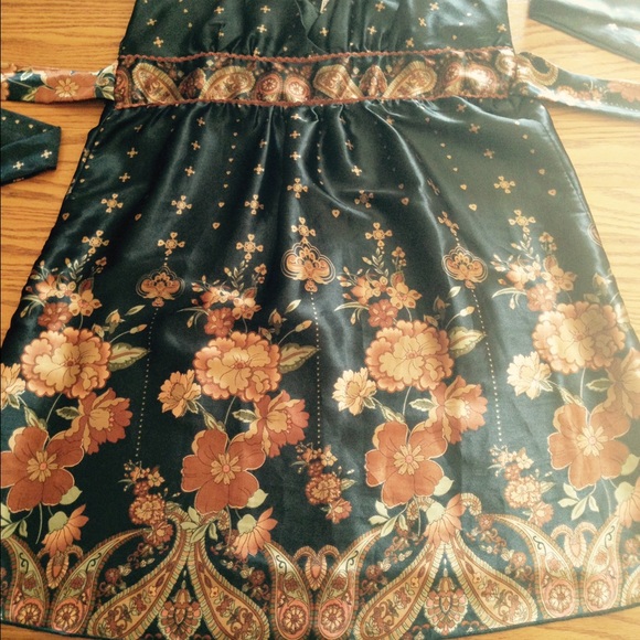 Exquisite material and pattern! - Picture 2 of 4