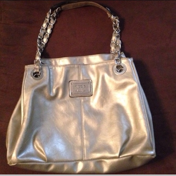 GORGEOUS CHAMPAGNE COLORED NICOLE MILLER PURSE😍
