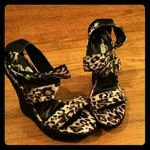 Awesome wedges in like new condition