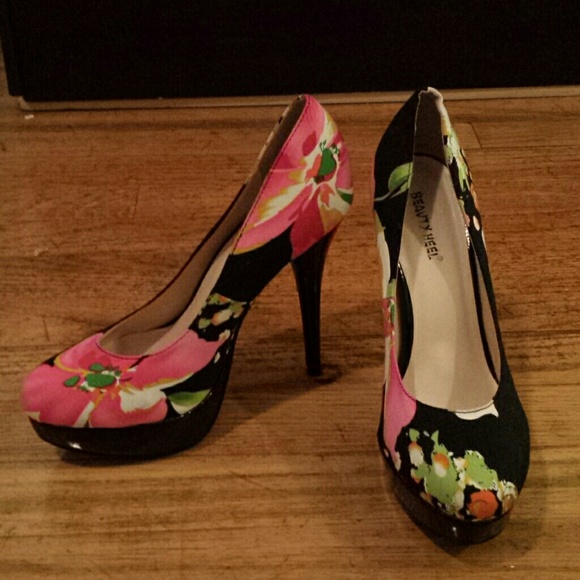 Super cute make a statement! Wore once.