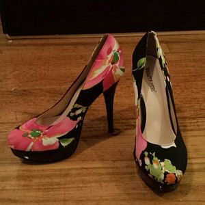 Super cute make a statement! Wore once.