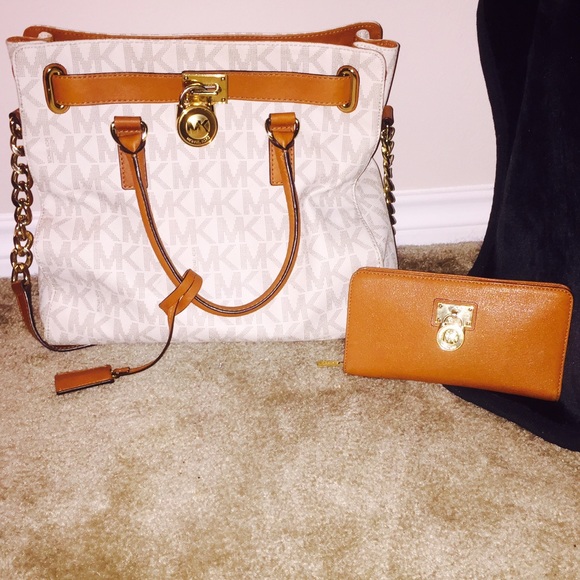 AUTHENTIC Michael kors purse and wallet MAKE OFFER