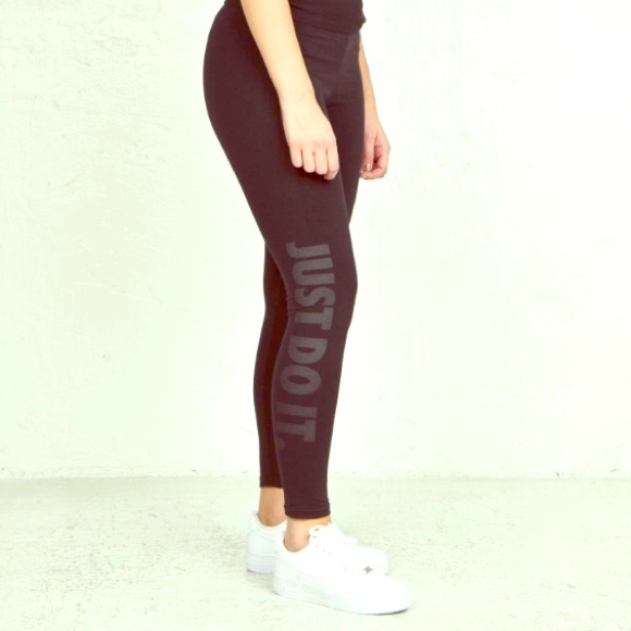 Nike Pants - 😆easter sale Nike black logo metallic  leggings..
