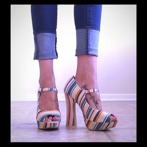 SOLD IN BUNDLE! Retro summer pumps!