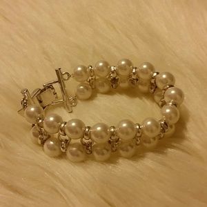 Banana Republic pearl bracelet