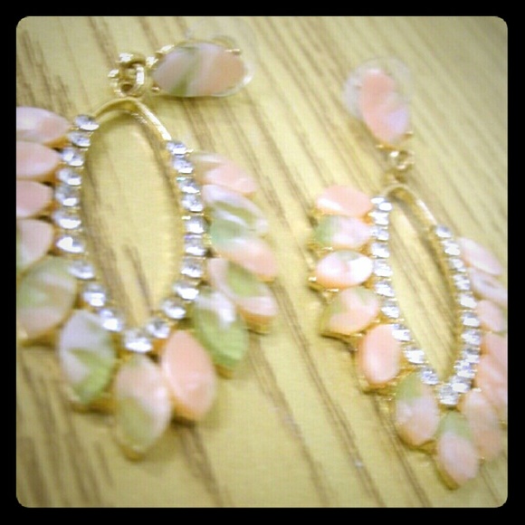 Teardrop Earring - Picture 1 of 2