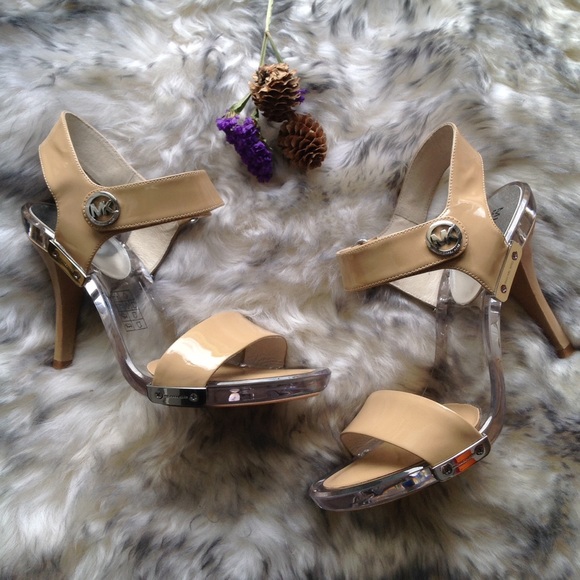 SOLD❄️NEW AUTHENTIC MICHAEL KORS nude  sandals 7.5 - Picture 2 of 4