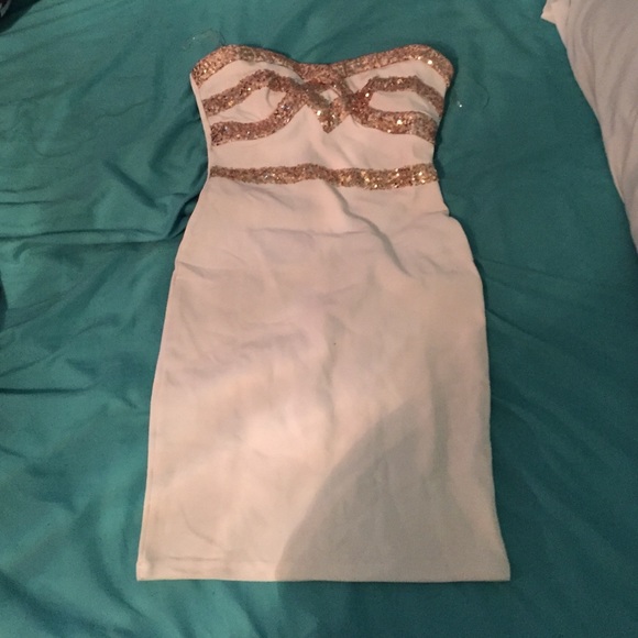 White and gold dress - Picture 1 of 2