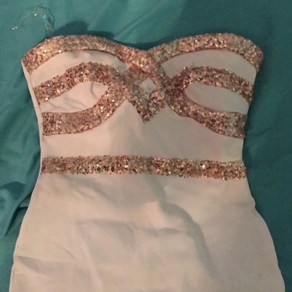 White and gold dress - Picture 2 of 2