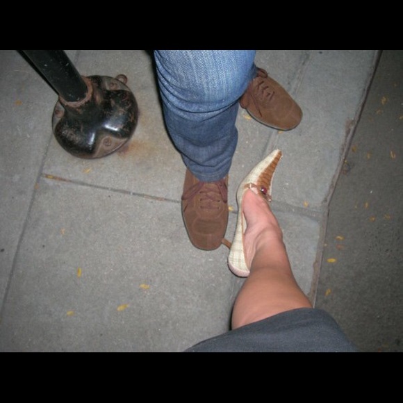 9.5 medium kitten heal Linea Paolo pumps shoe.