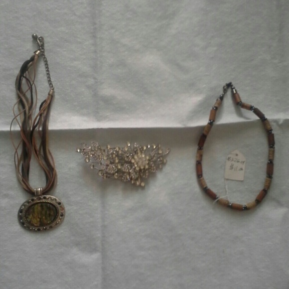 2 necklace and hair pin