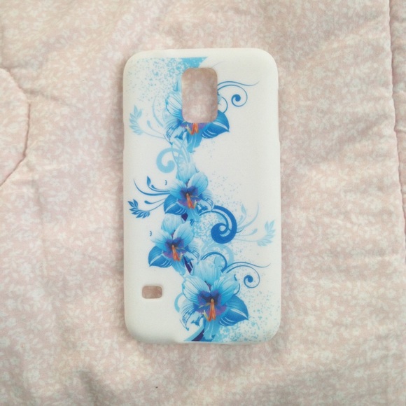 Galaxy s 5 Case w/ Blue Flowers!