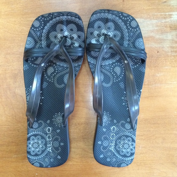 ALDO flip flops Black & Grey Sandals Sz 8
