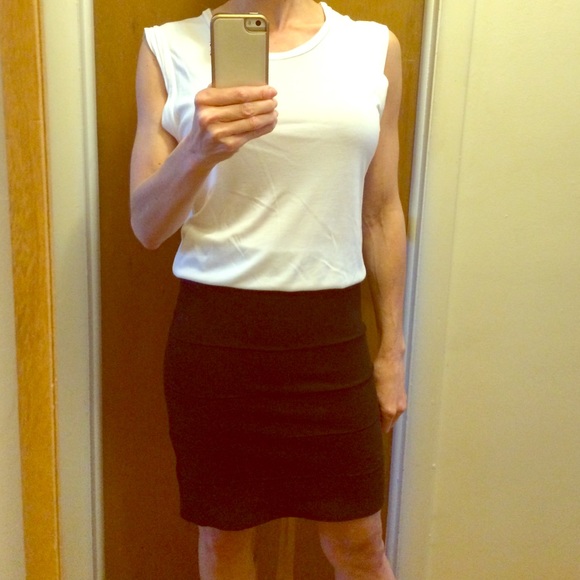 Adorable Black and white sleeveless dress