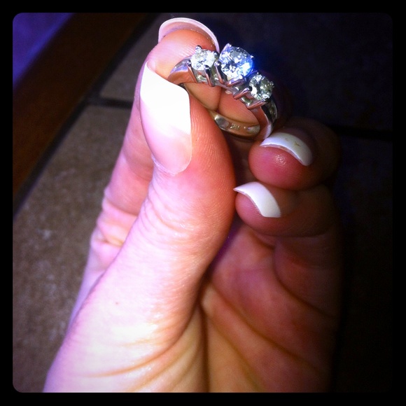 1 and 1/2 carrot Diamond Ring 14 k white gold