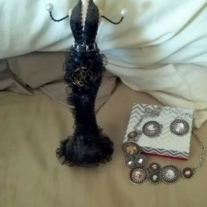 Premier designs  necklace n earrings