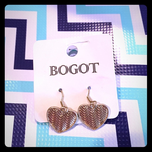 gold plated earrings with free necklace pendent