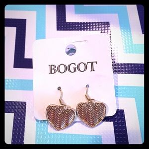 gold plated earrings with free necklace pendent