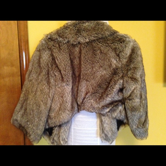 Stylish faux fur jacket😍 - Picture 2 of 2