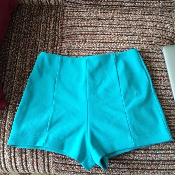 High waisted shorts size M