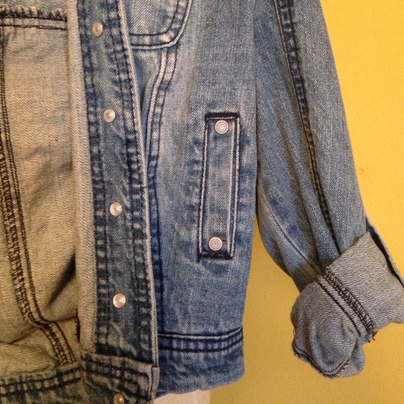 Quarter sleeve denim jacket - Picture 2 of 4